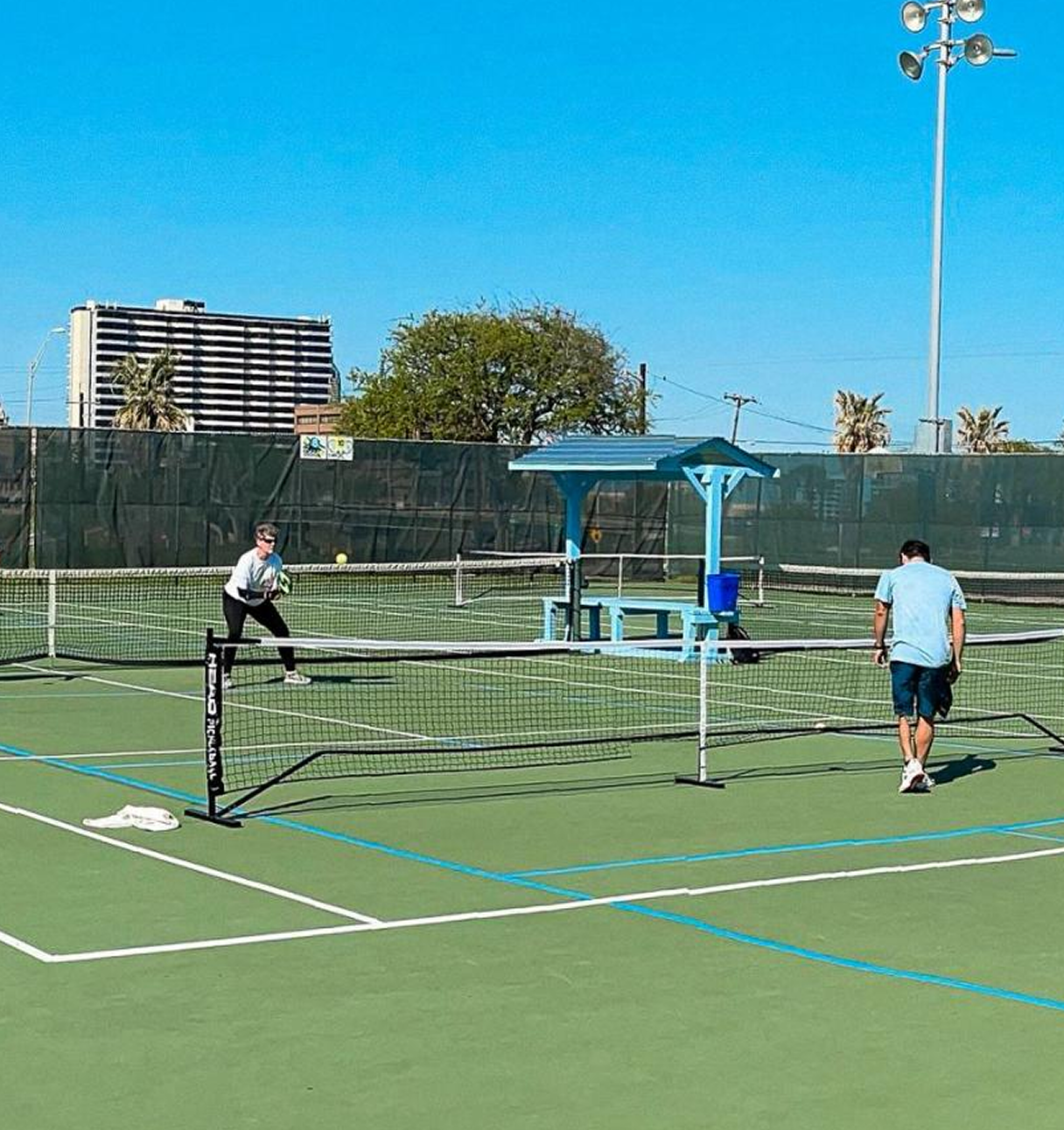 2 tennis players on a court playing
